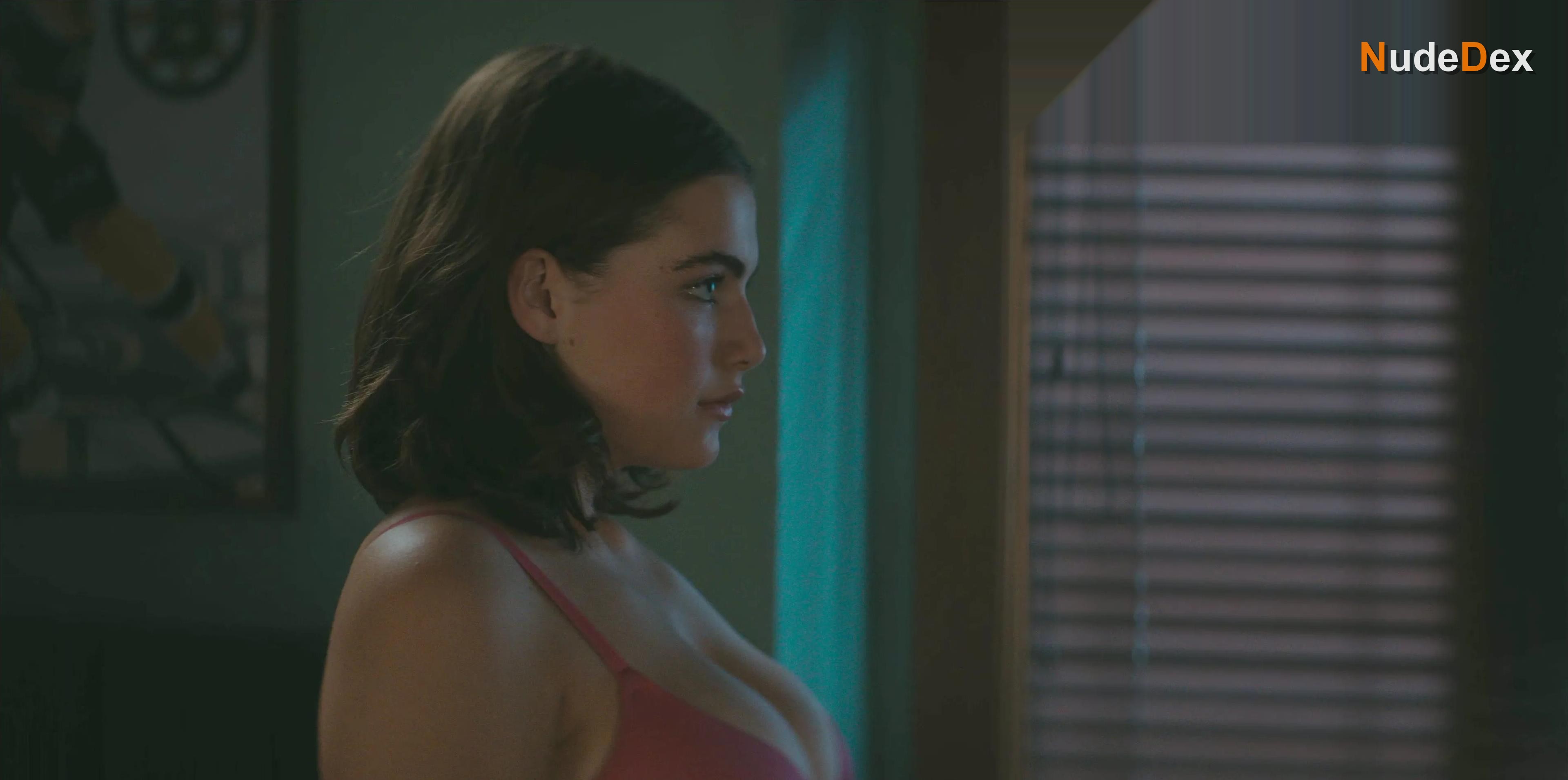 Ella Bright in Off Campus, photo 8
