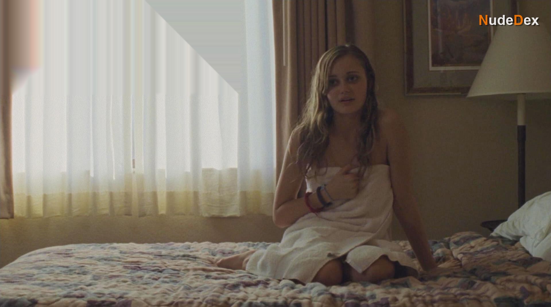 Ella Purnell in Wildlike, photo 4