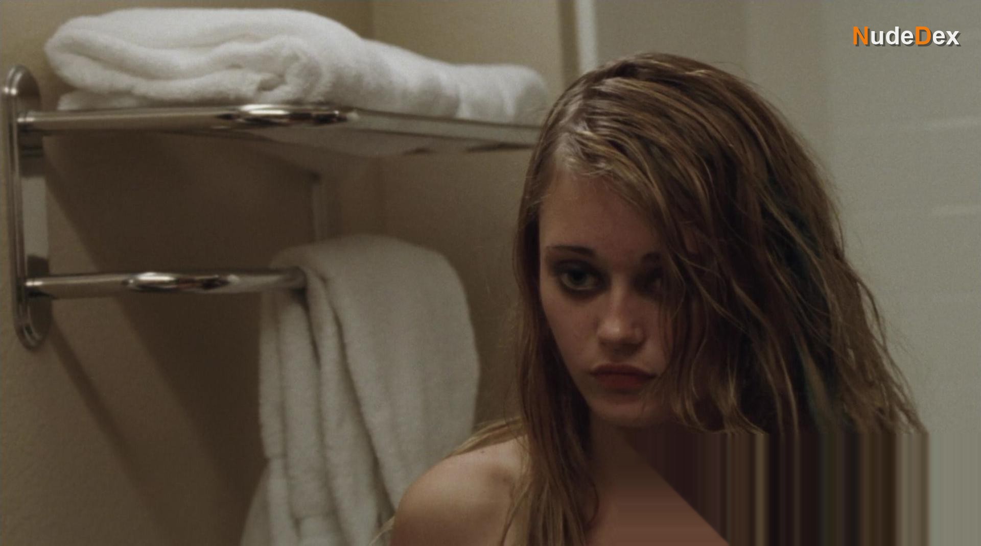 Ella Purnell in Wildlike, photo 5