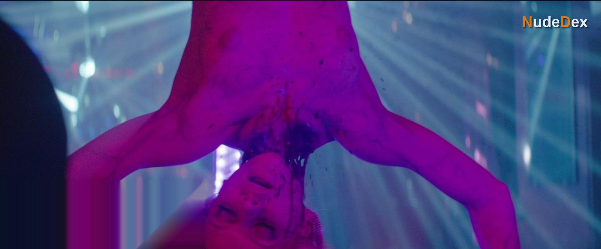 Elle Evans in Scouts Guide To The Zombie Apocalypse, photo 6