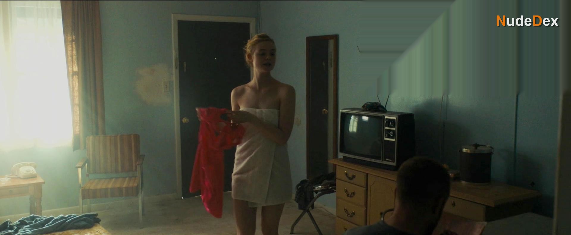 Elle Fanning in Galveston, photo 2