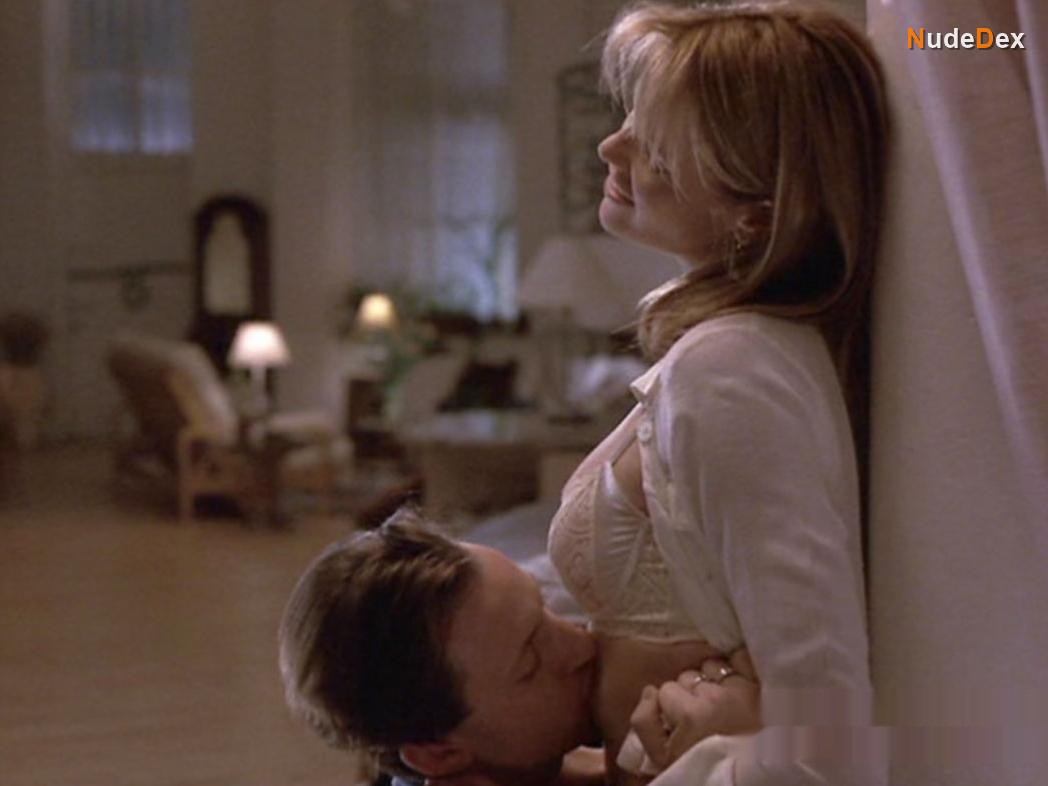 Elle Macpherson in If Lucy Fell, photo 2