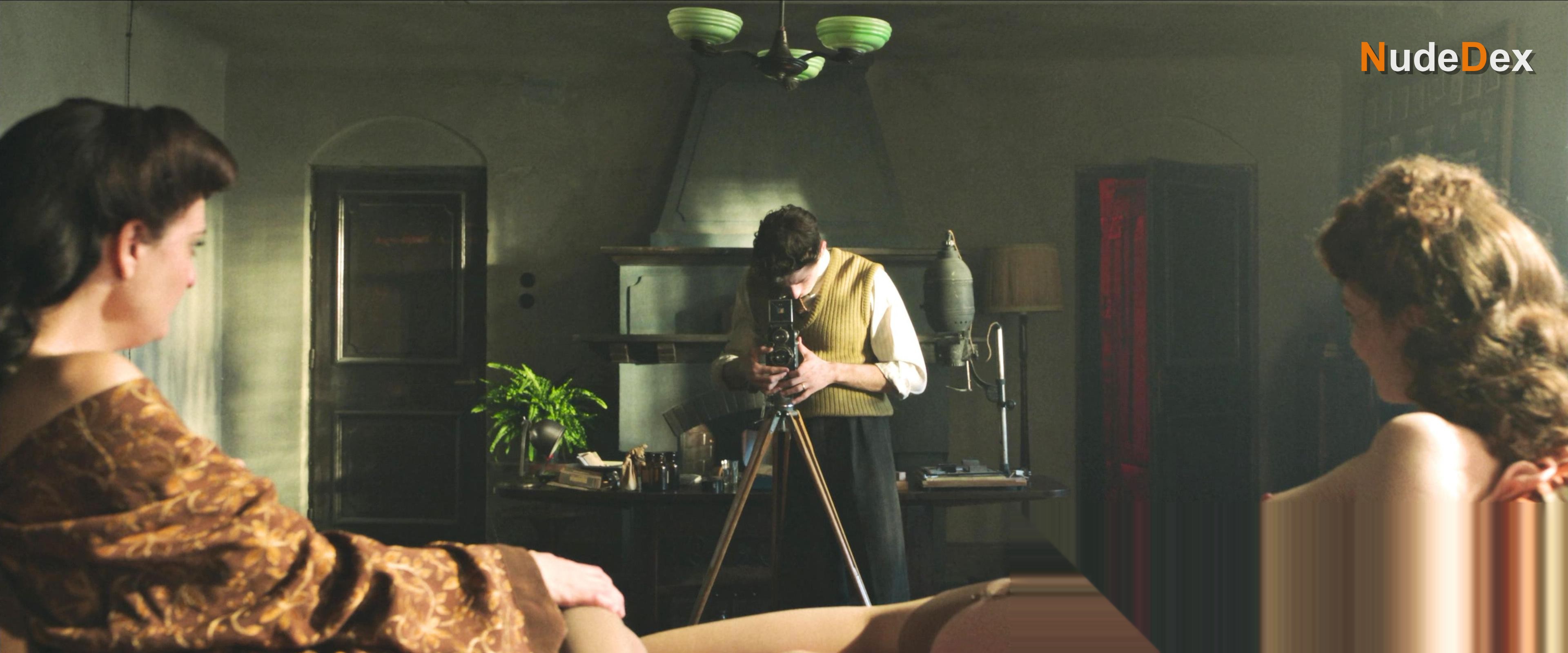 Ellie Sager in We Were The Lucky Ones, photo 2