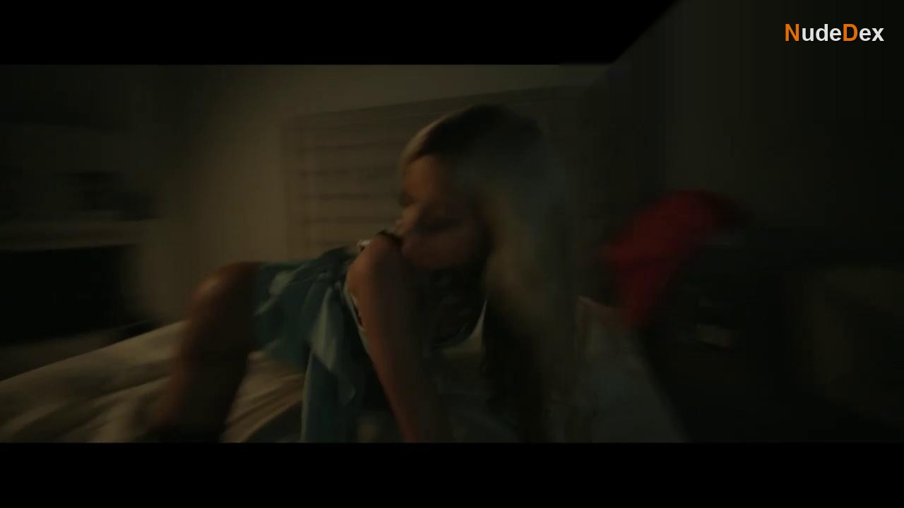 Elli Rhiannon Muller Osborne in Requiem For Selina, photo 3