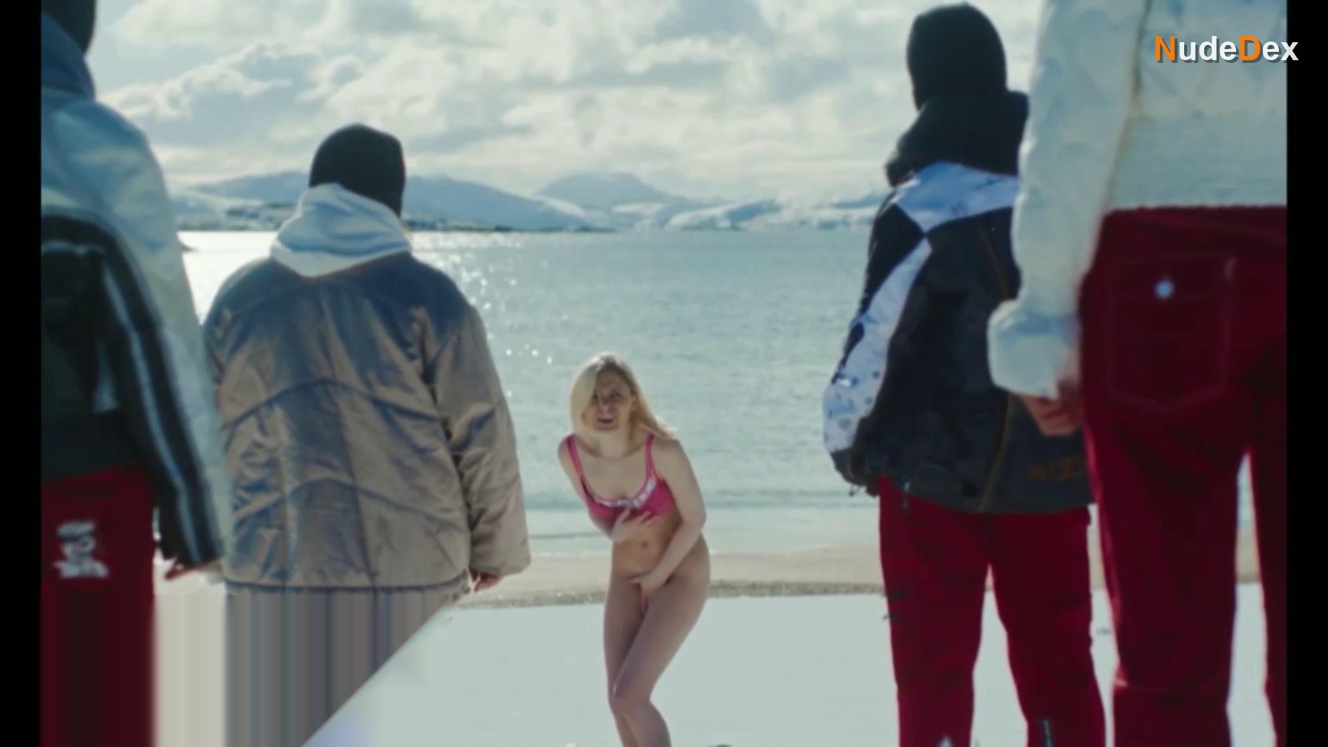 Elli Rhiannon Muller Osborne in Requiem For Selina, photo 7