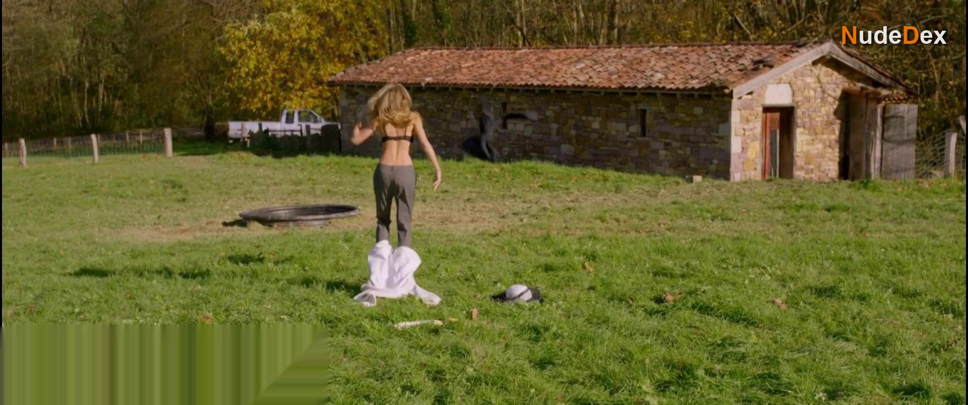 Elodie Fontan in La Parisienne, photo 10
