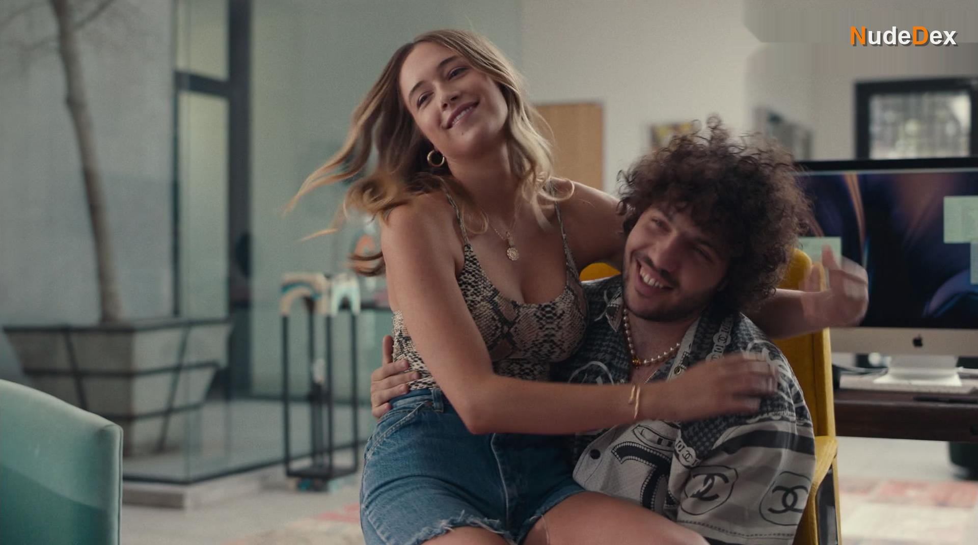 Elsie Hewitt in Dave, photo 5