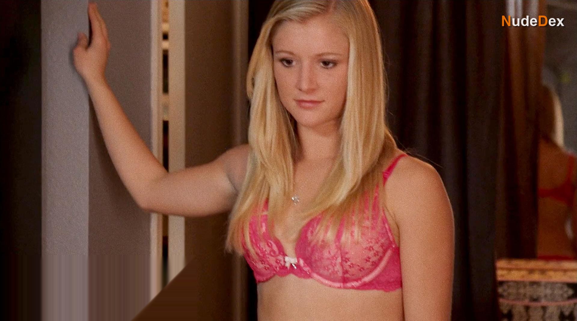 Elyse Bigler in Varsity Blood, photo 4