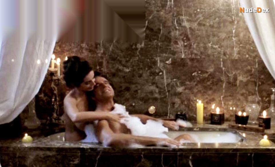 Emanuela Folliero in Merry Christmas, photo 1