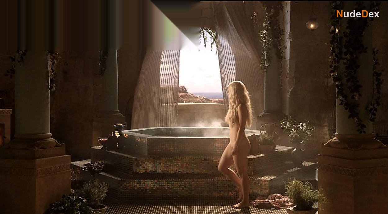 Emilia Clarke in Game Of Thrones, photo 16