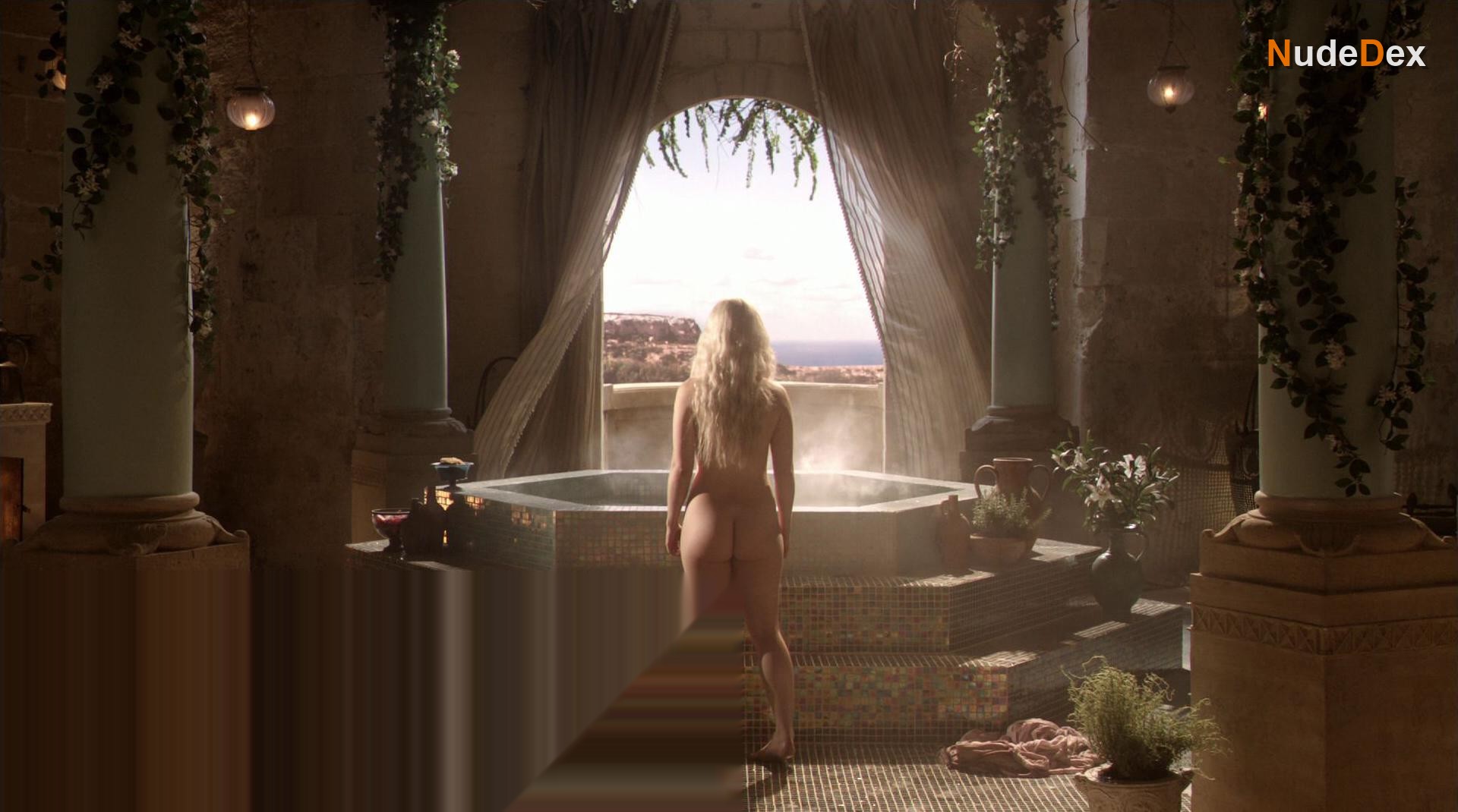 Emilia Clarke in Game Of Thrones, photo 21