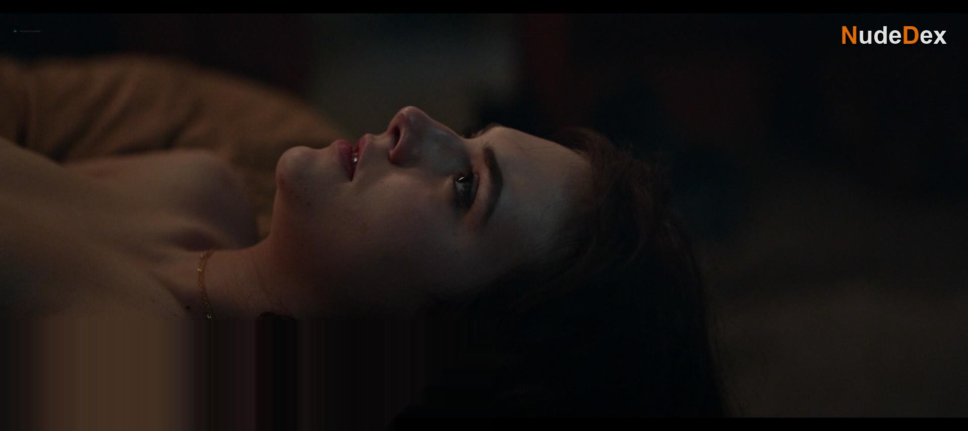 Emilia Jones in Cat Person, photo 7