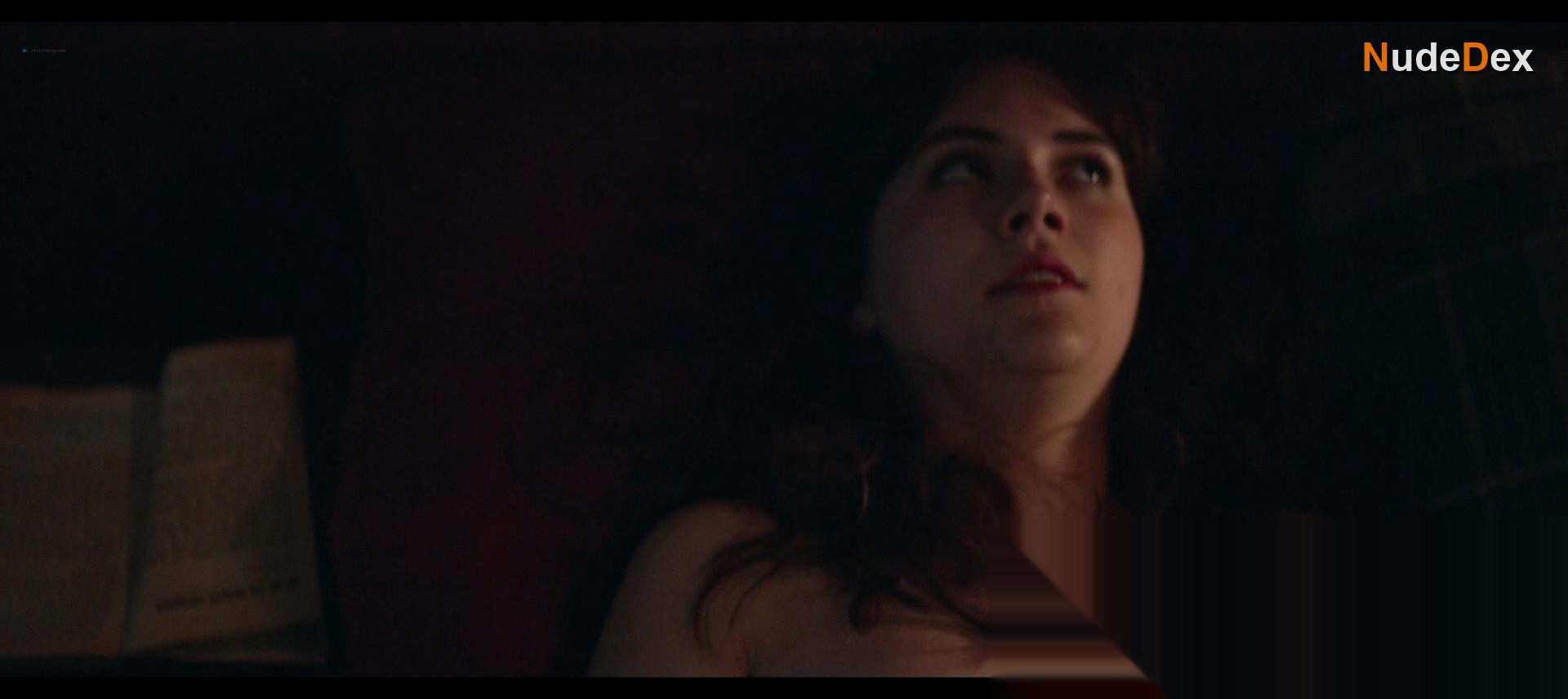 Emilia Jones in Cat Person, photo 8