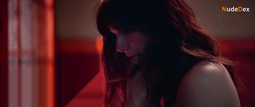 Emilia Jones in Cat Person, photo 14