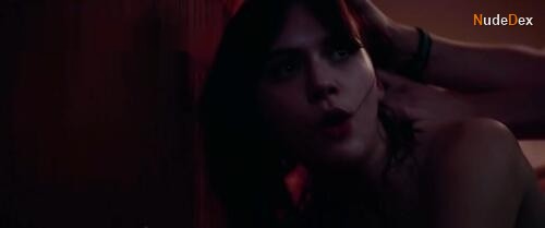 Emilia Jones in Cat Person, photo 17