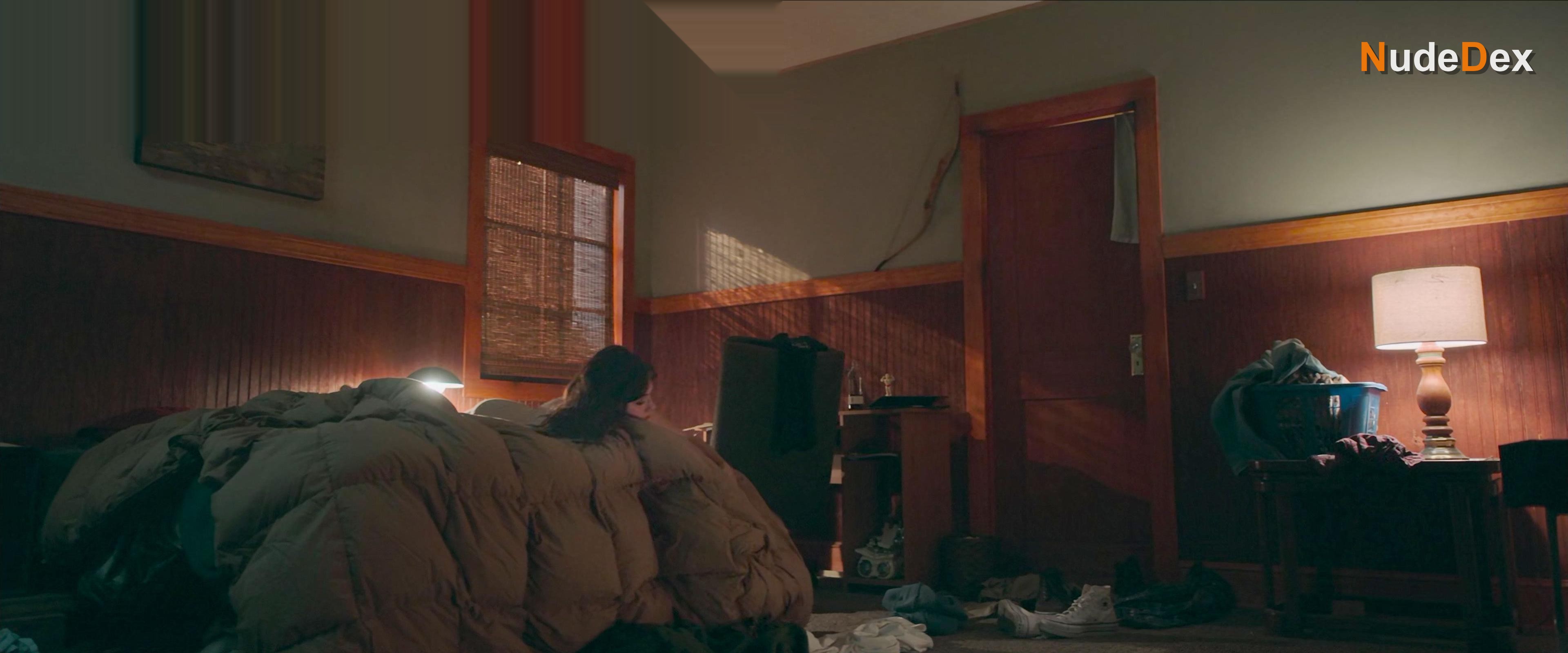 Emilia Jones in Cat Person, photo 21