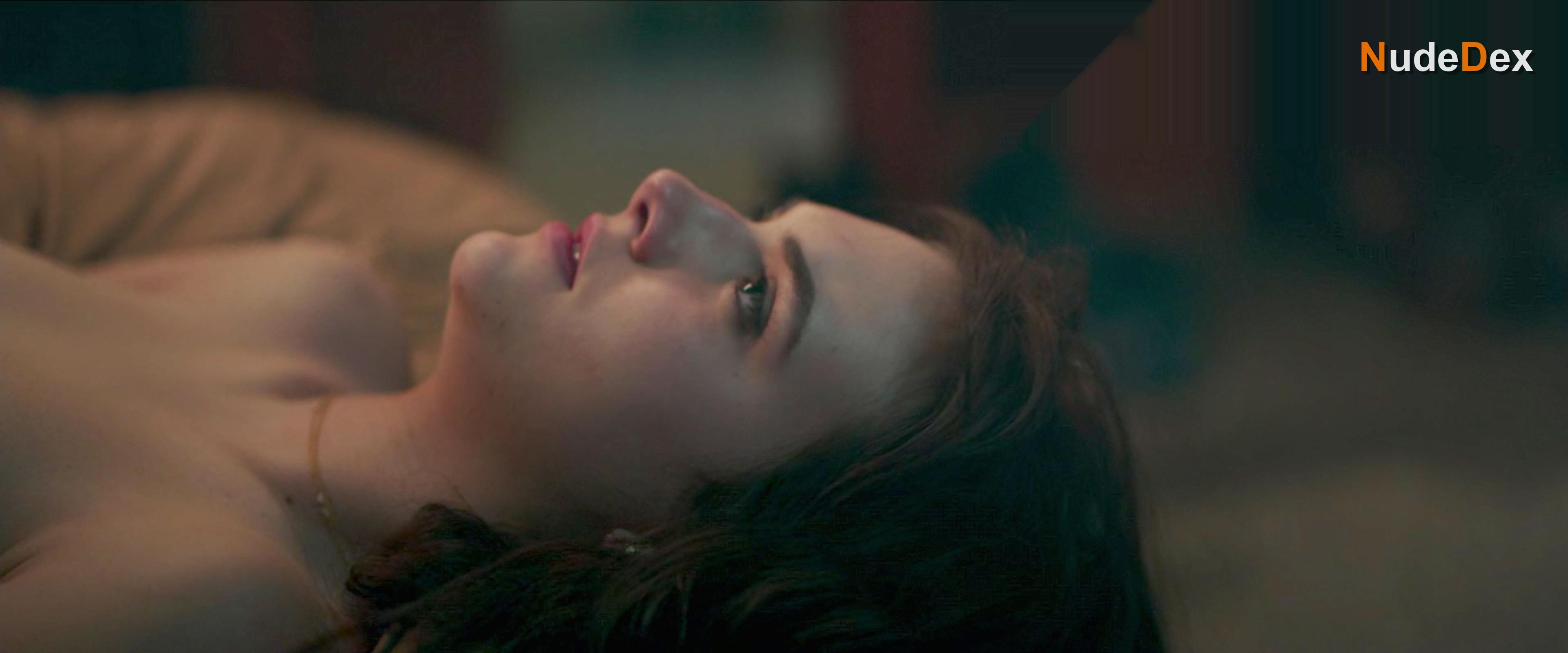 Emilia Jones in Cat Person, photo 22