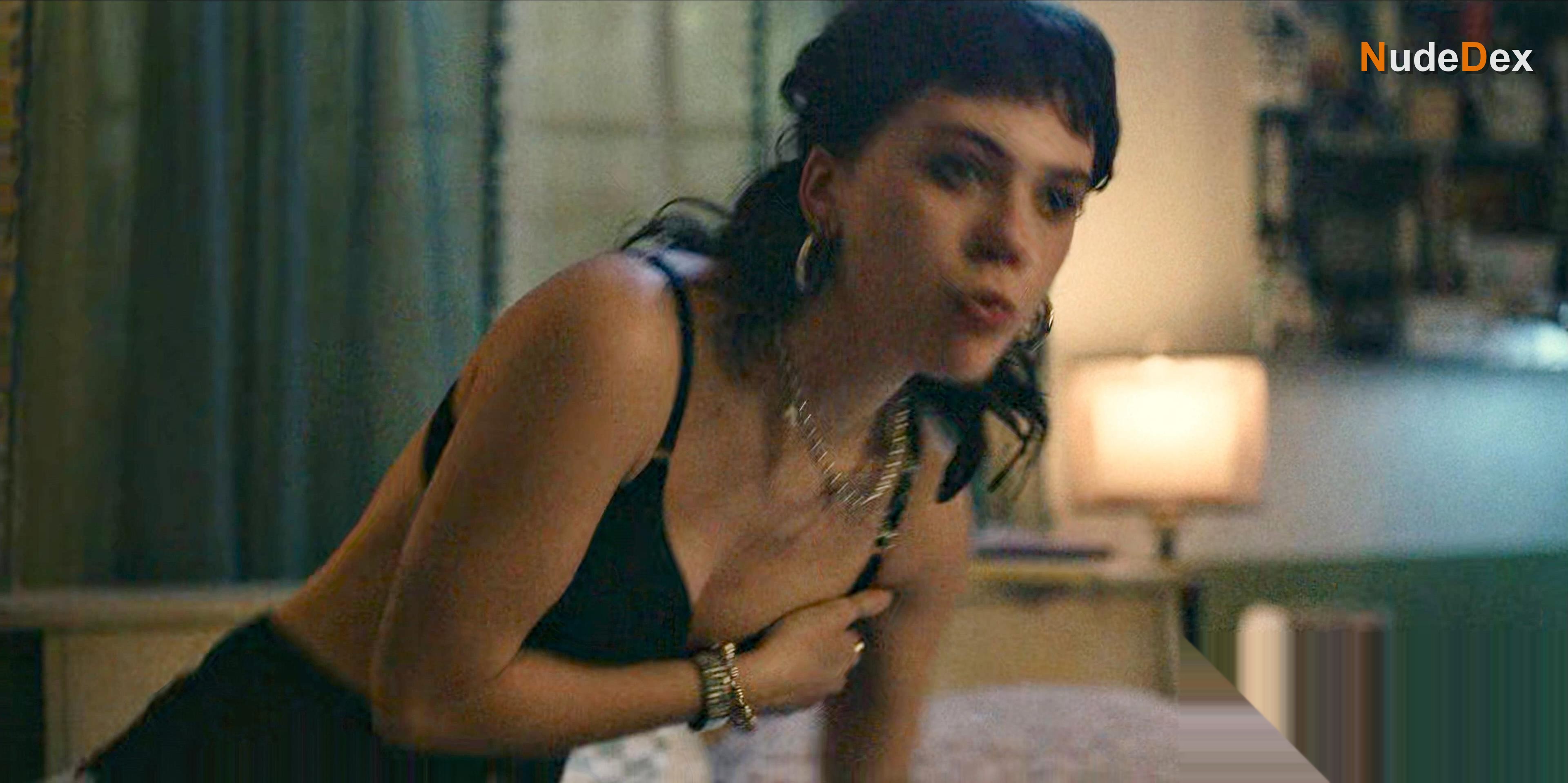 Emilia Jones in Task, photo 1