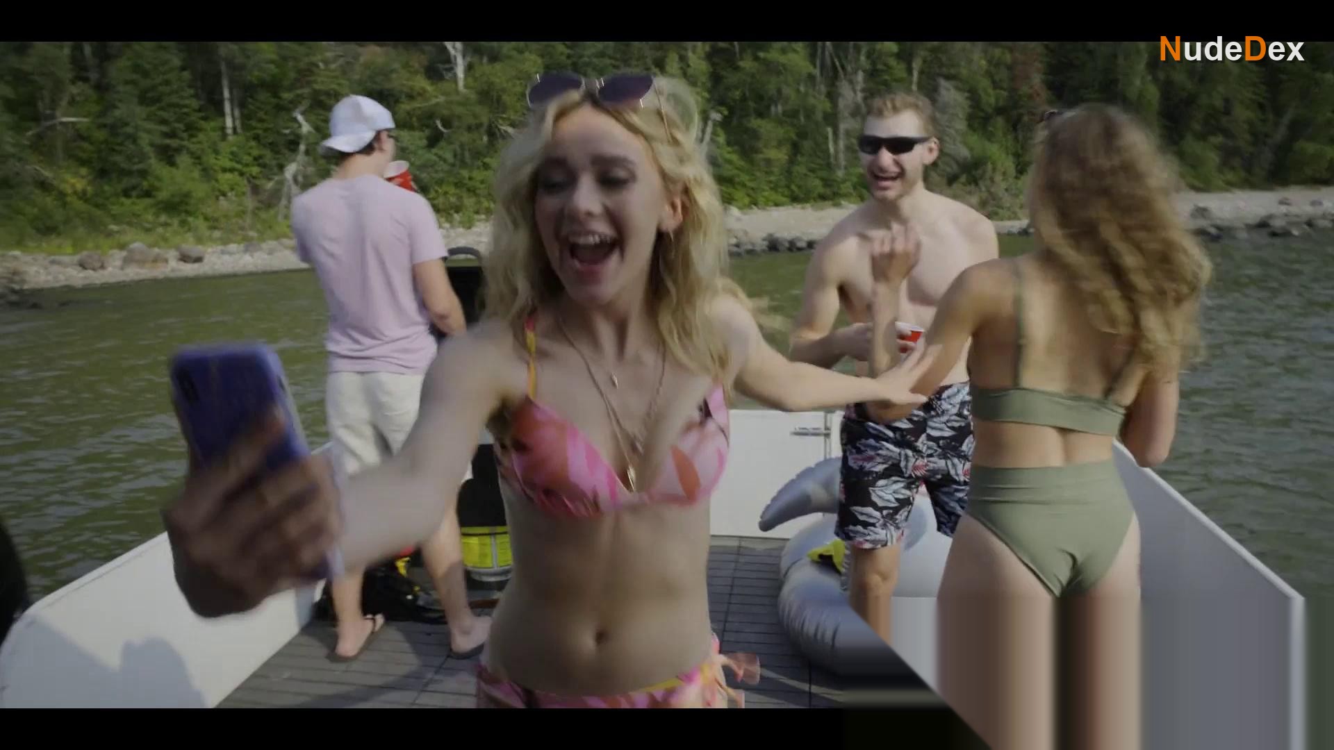 Emilia Mccarthy in Skymed, photo 5