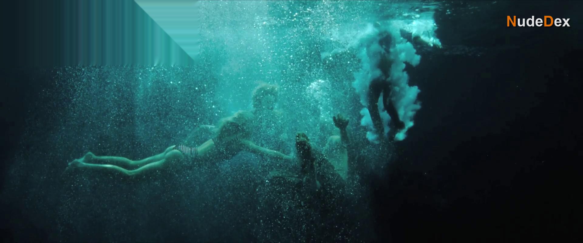 Emily Alyn Lind in We Were Liars, photo 22