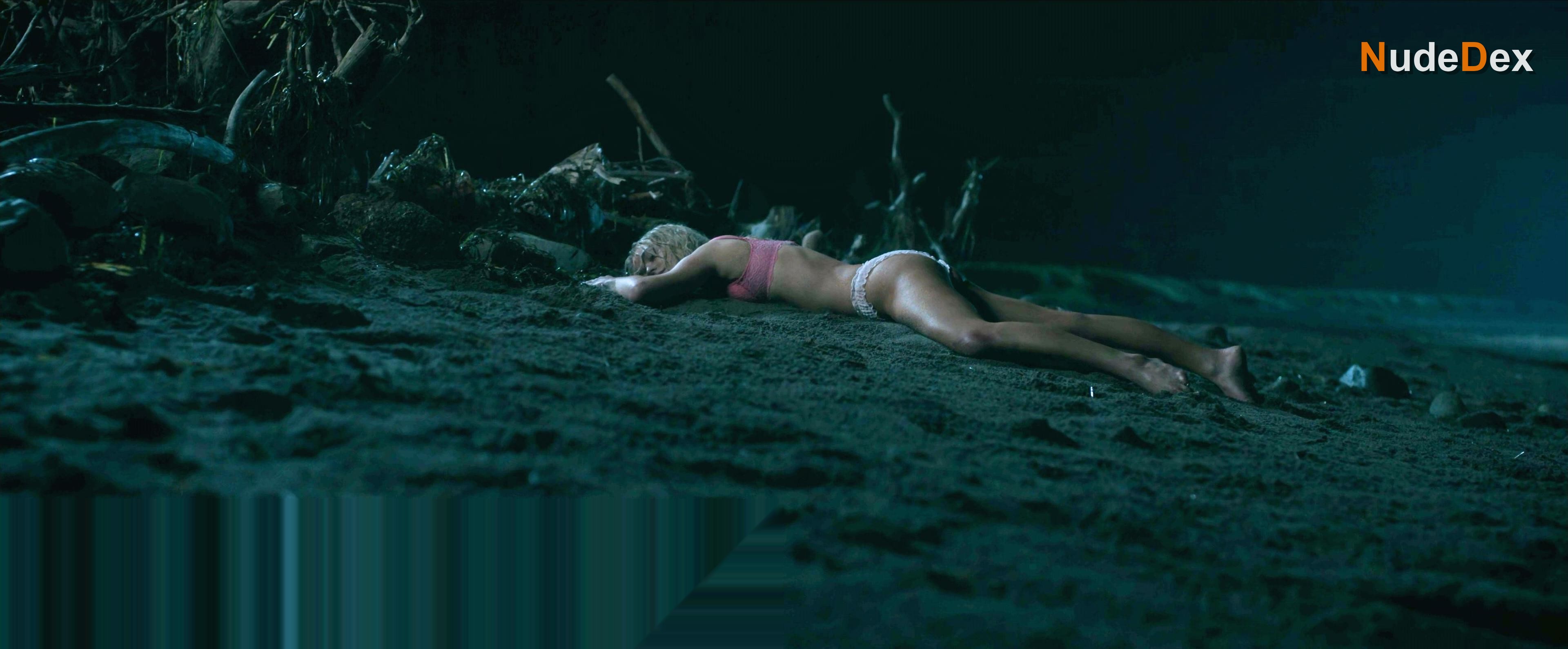 Emily Alyn Lind in We Were Liars, photo 56