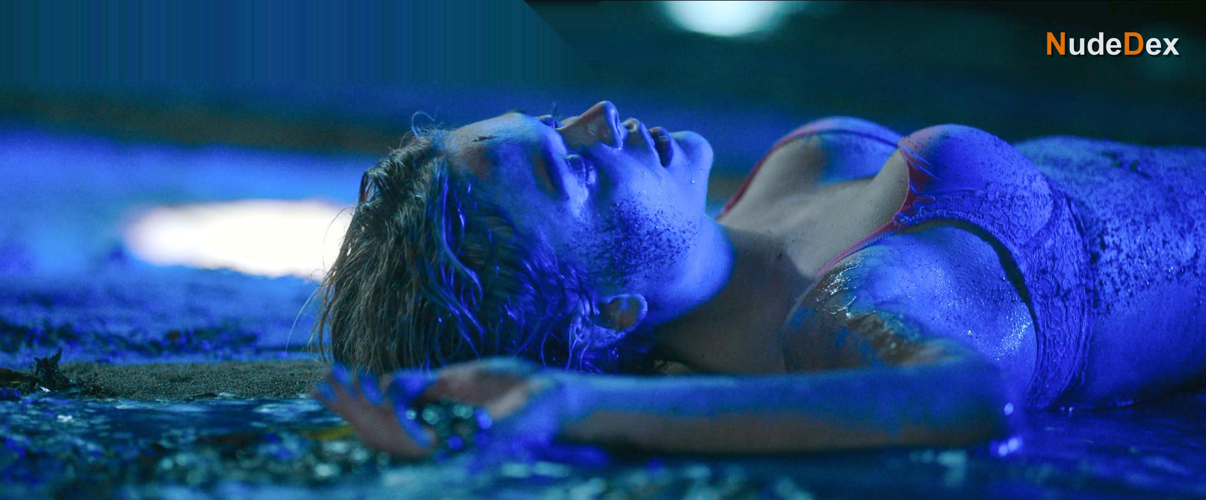 Emily Alyn Lind in We Were Liars, photo 59