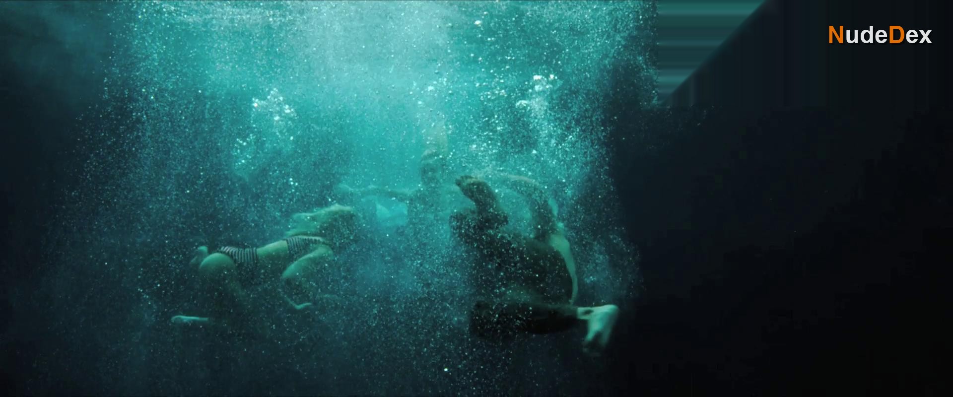 Emily Alyn Lind in We Were Liars, photo 60