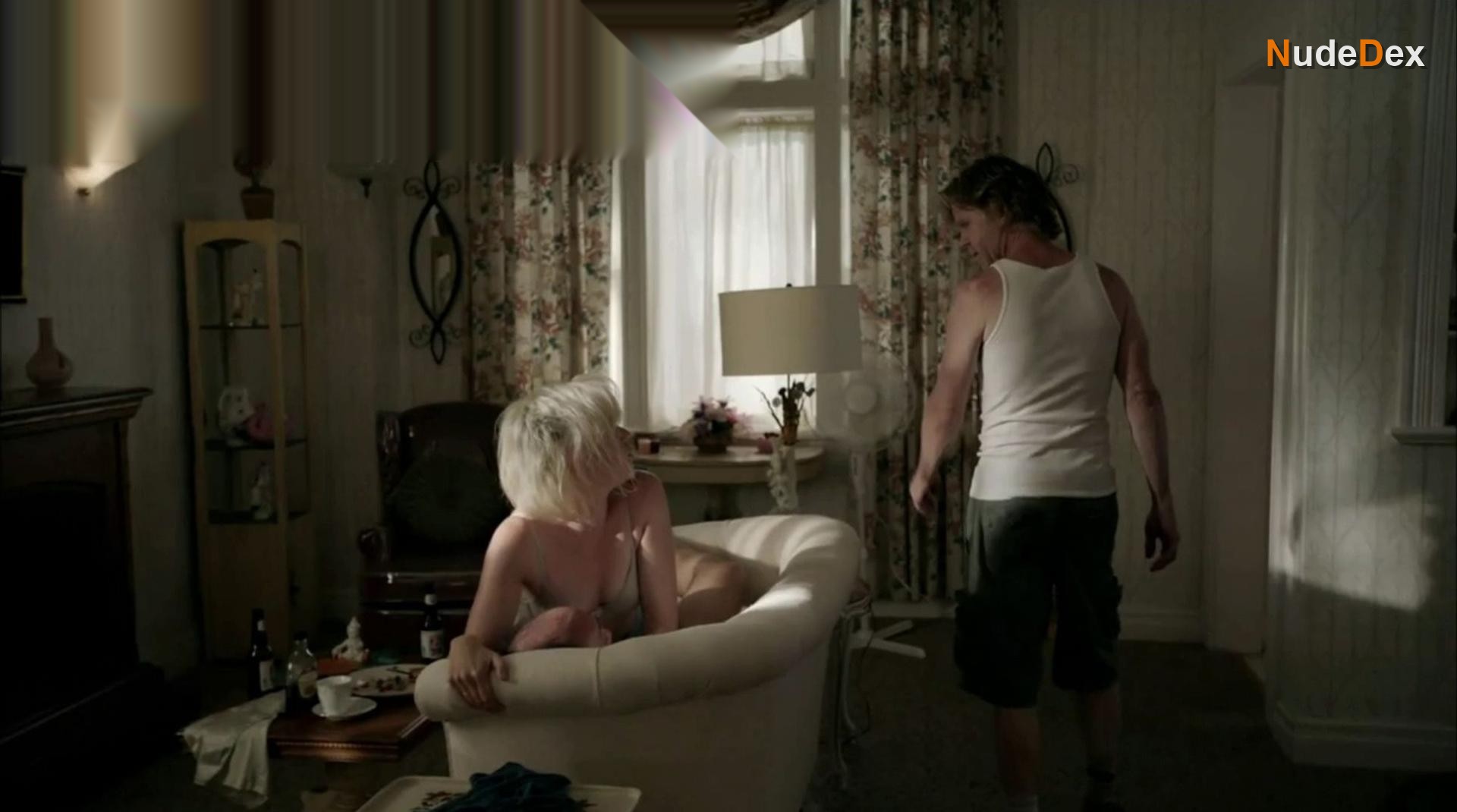 Emily Bergl in Shameless, photo 7