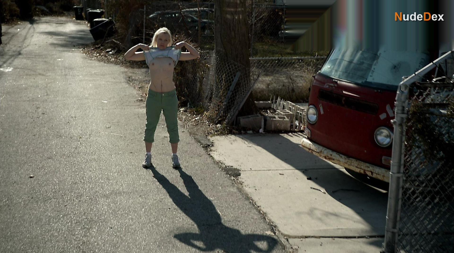 Emily Bergl in Shameless, photo 13