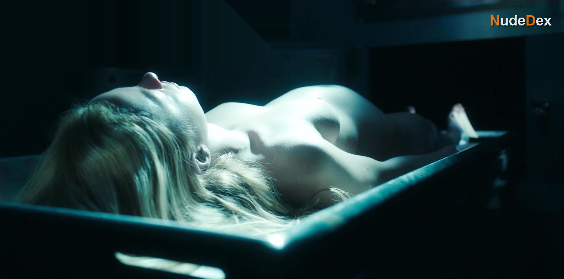 Emily Berry in Megalopolis, photo 2