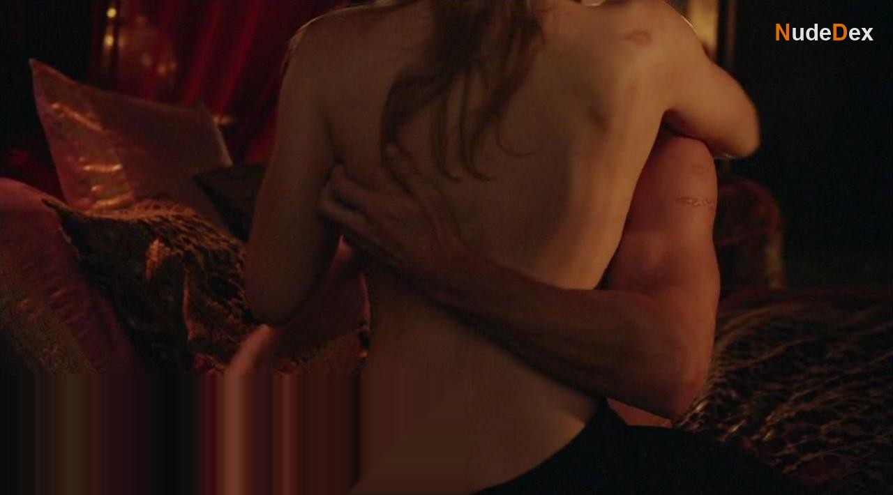 Emily Bett Rickards in Arrow, photo 2