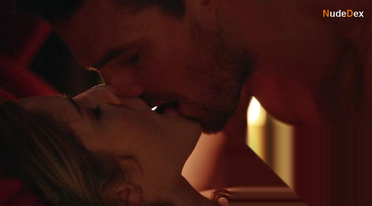 Emily Bett Rickards in Arrow, photo 5