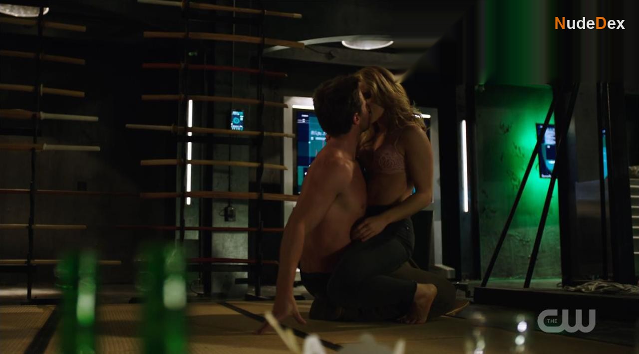 Emily Bett Rickards in Arrow, photo 7