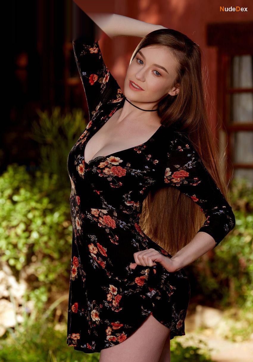 Emily Bloom in Playboy Plus, photo 6