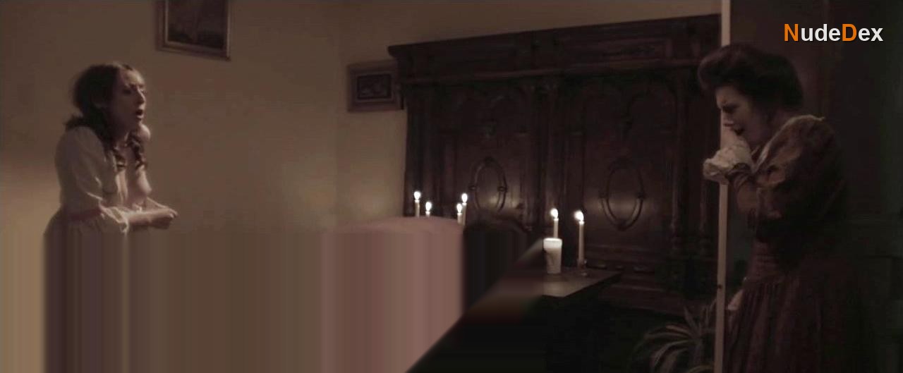 Emily Claeys in Adaline, photo 5