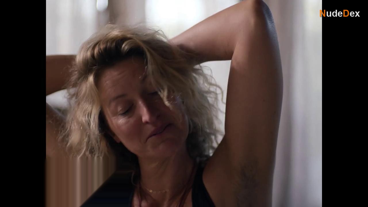 Emily Havea in Erotic Stories, photo 1