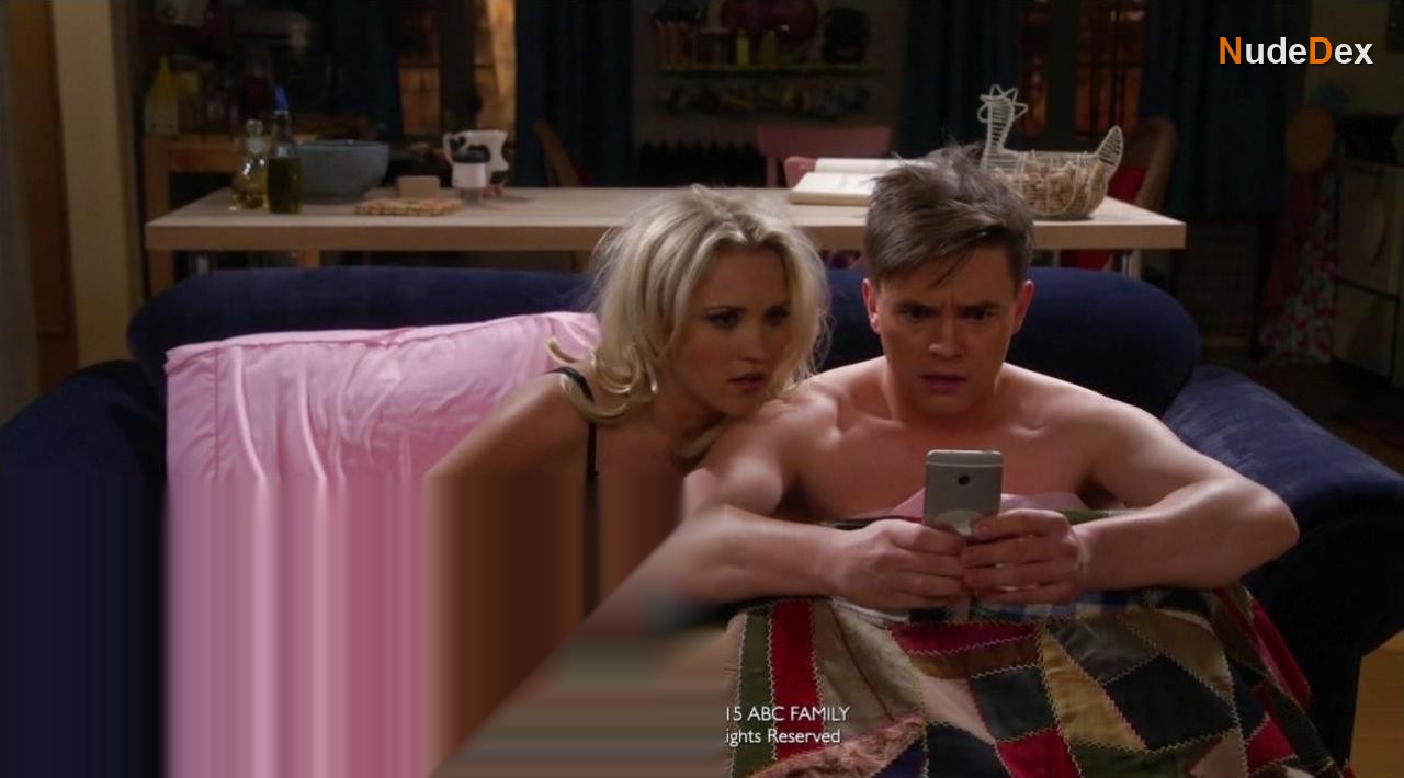 Emily Osment in Young Hungry, photo 11