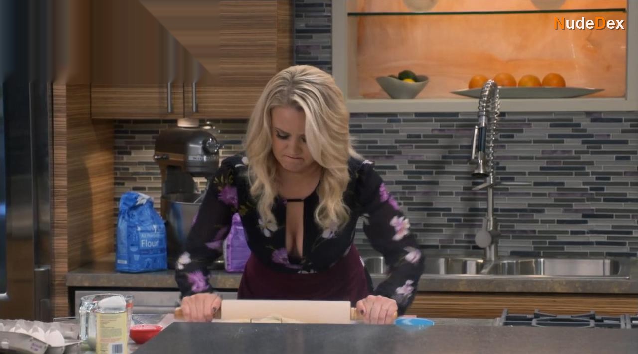 Emily Osment in Young Hungry, photo 12