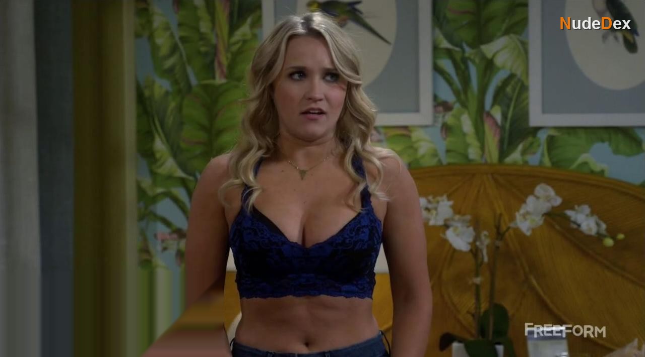 Emily Osment in Young Hungry, photo 15