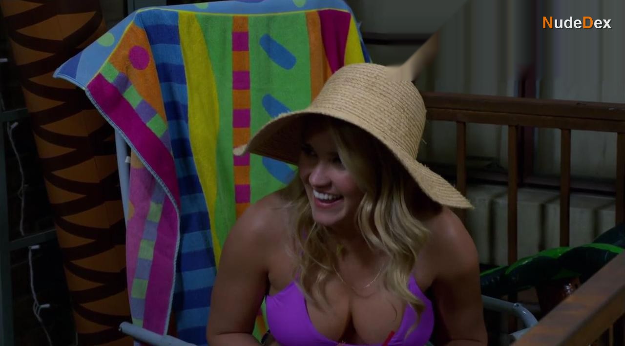Emily Osment in Young Hungry, photo 16