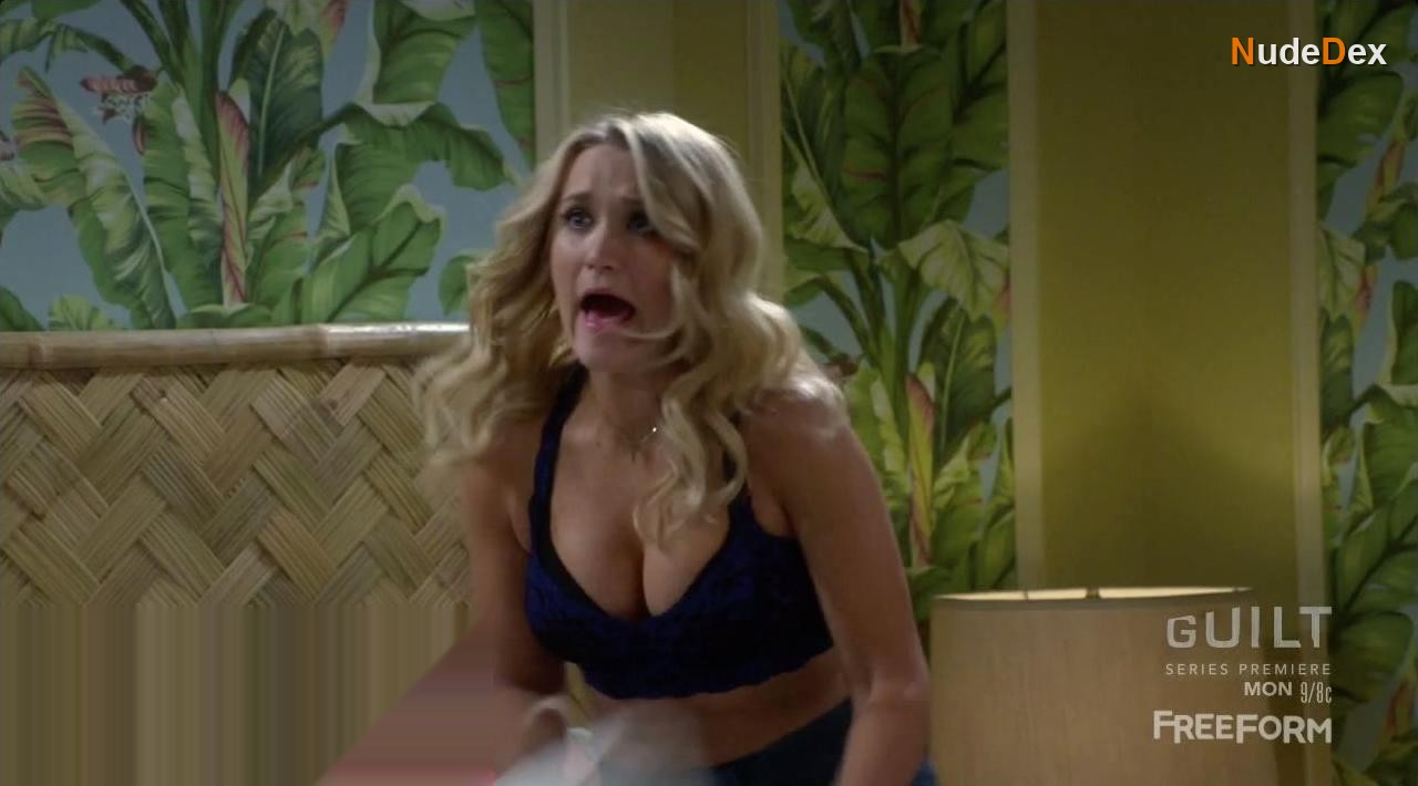 Emily Osment in Young Hungry, photo 20