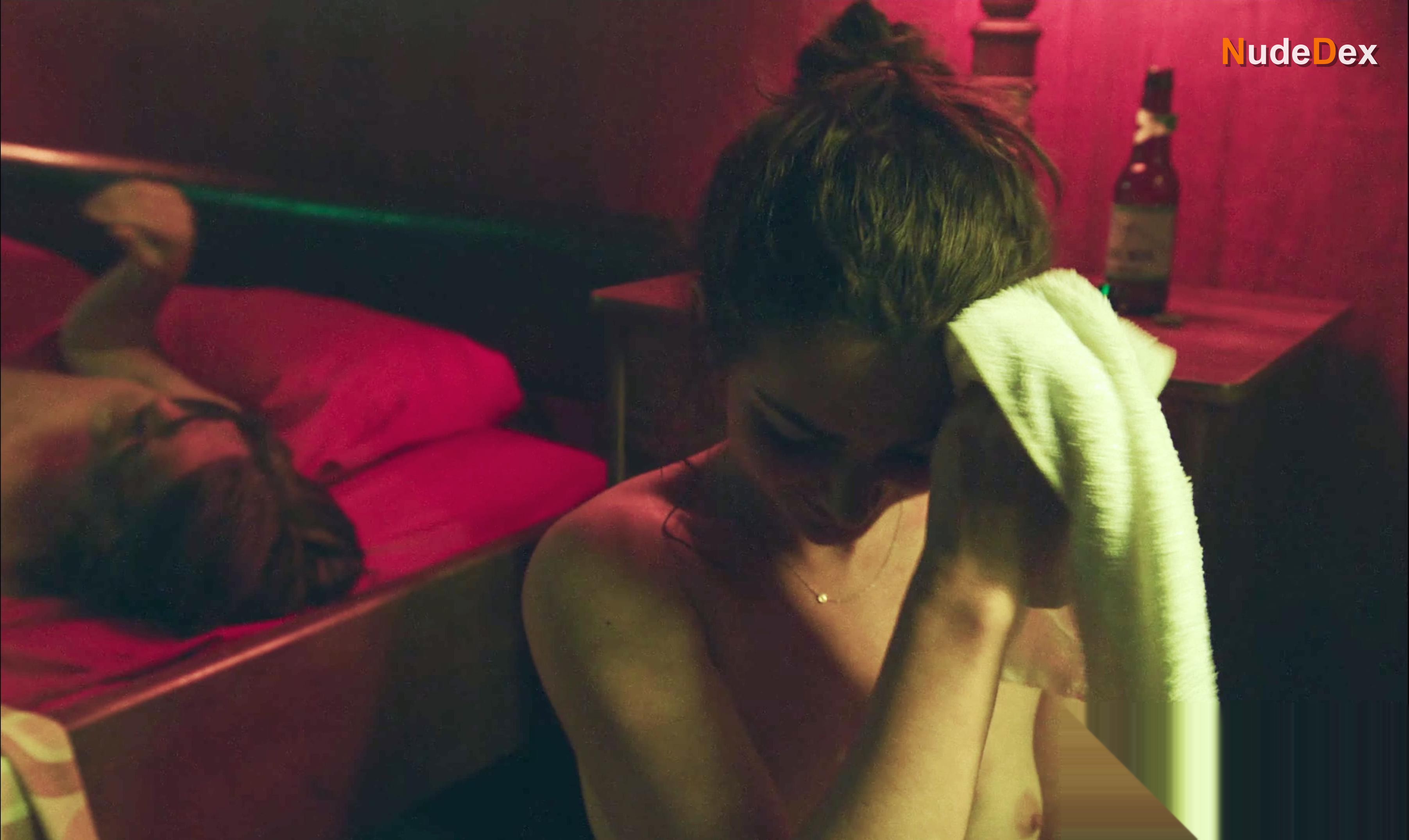 Emily Robinson in Daddy, photo 7