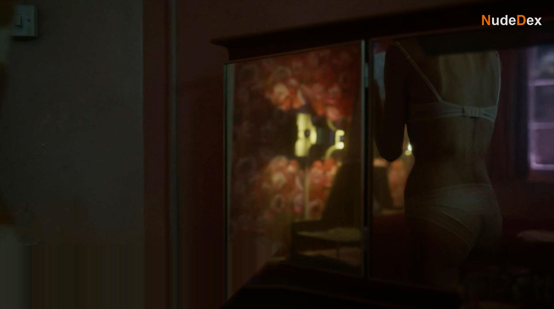 Emma Greenwell in The Rook, photo 3