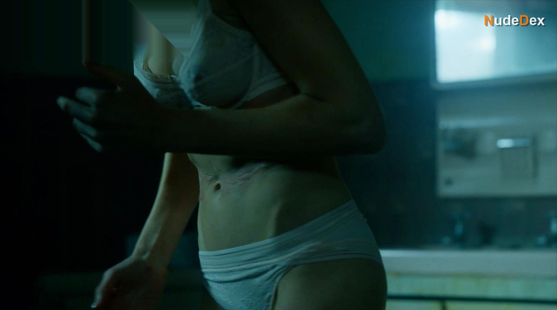 Emma Greenwell in The Rook, photo 5