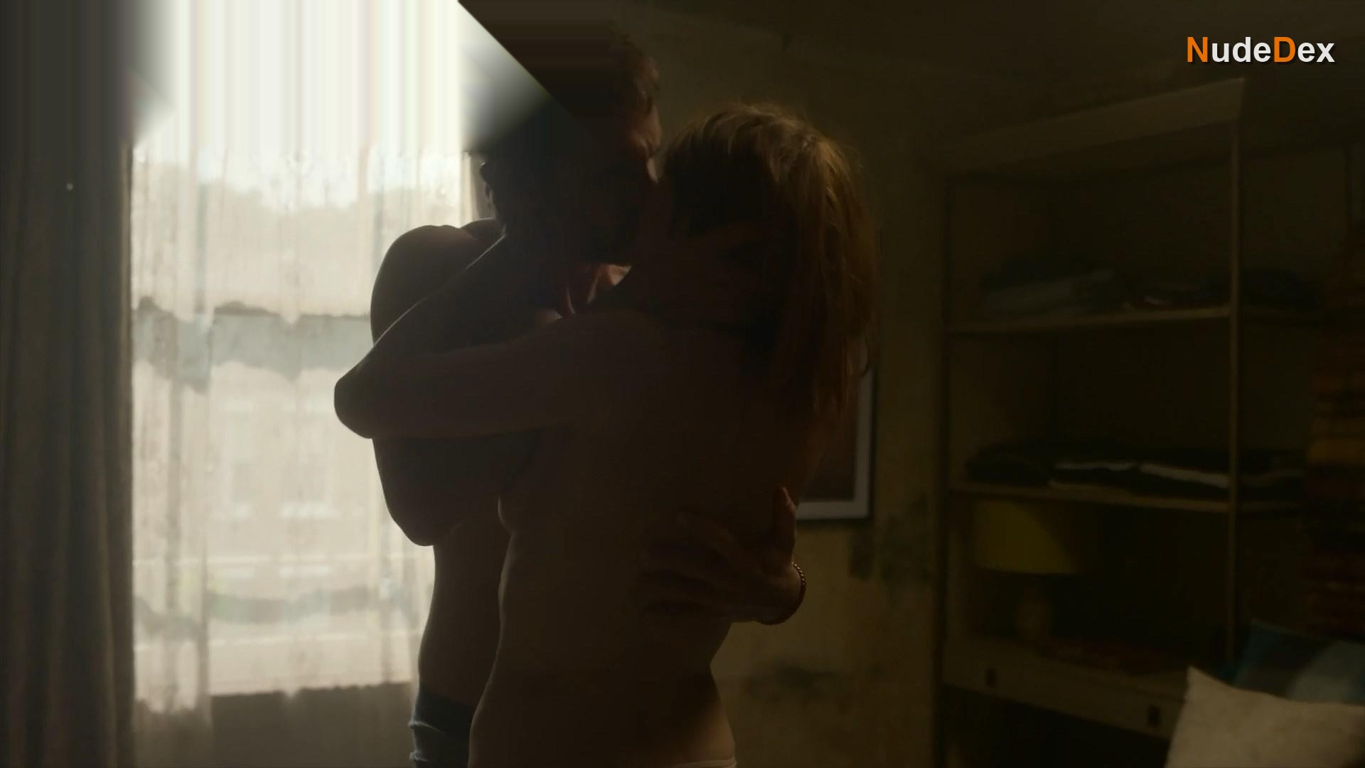 Emma Greenwell in The Rook, photo 12