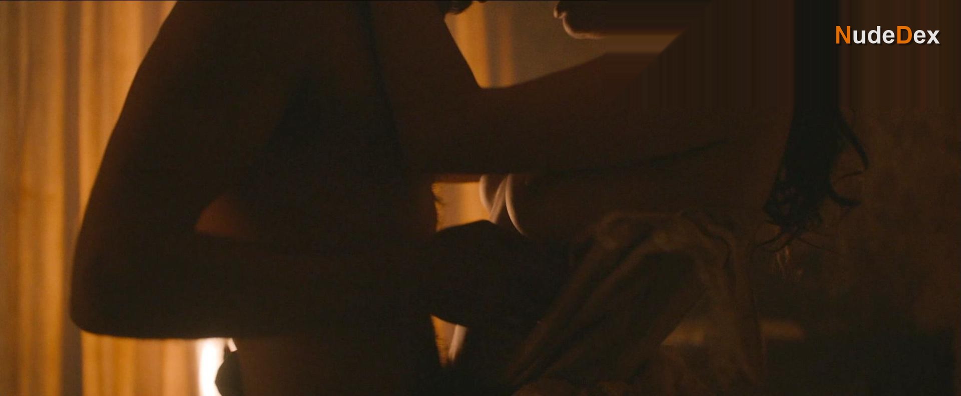 Emma Mackey in Eiffel, photo 6