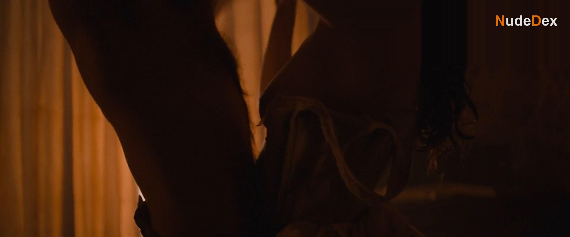 Emma Mackey in Eiffel, photo 17