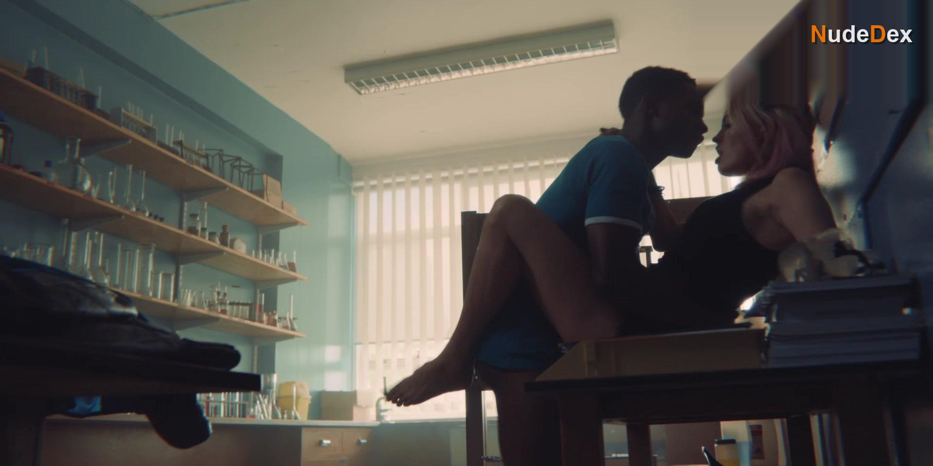 Emma Mackey in Sex Education, photo 4