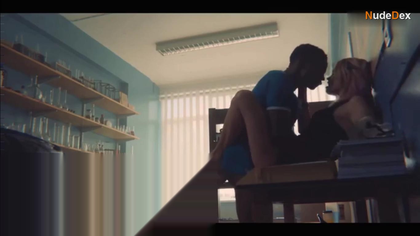 Emma Mackey in Sex Education, photo 6