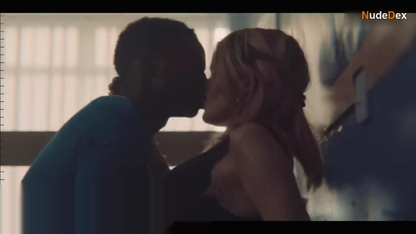 Emma Mackey in Sex Education, photo 7